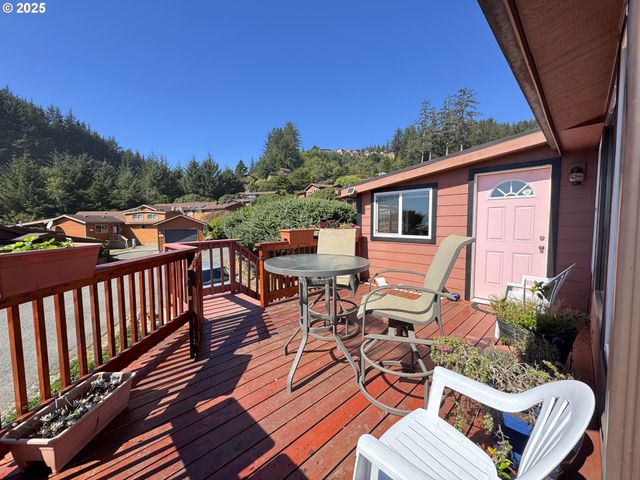 19921 WHALESHEAD Rd I 2, Brookings, OR 97415