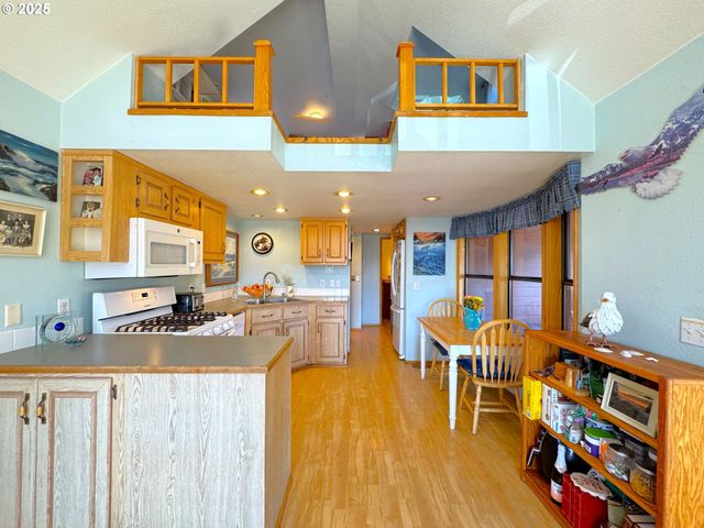 19921 WHALESHEAD Rd I 2, Brookings, OR 97415