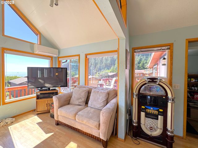 19921 WHALESHEAD Rd I 2, Brookings, OR 97415