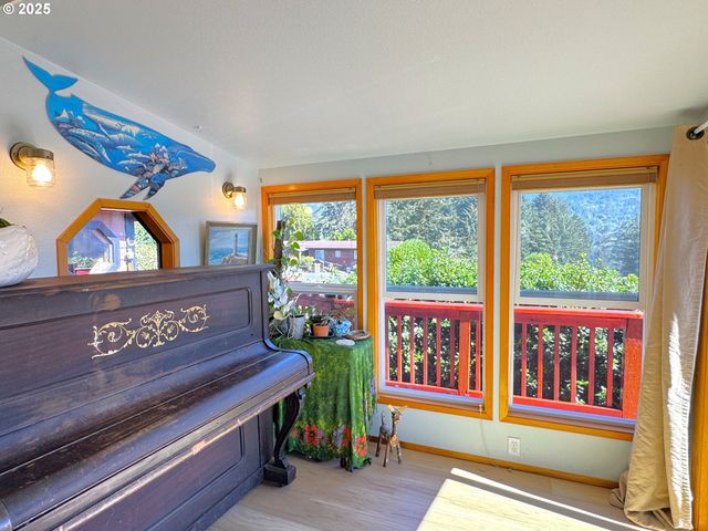 19921 WHALESHEAD Rd I 2, Brookings, OR 97415