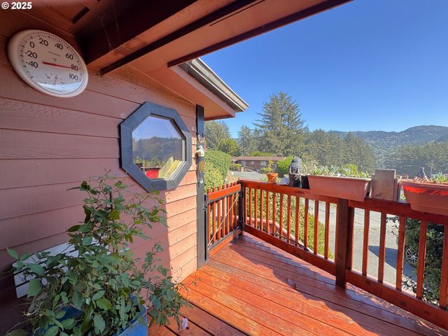 19921 WHALESHEAD Rd I 2, Brookings, OR 97415