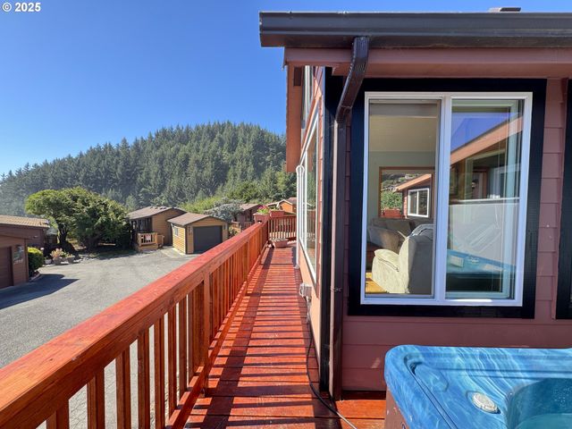 19921 WHALESHEAD Rd I 2, Brookings, OR 97415