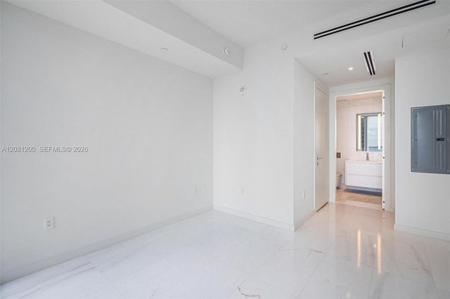 300 Biscayne Boulevard Way 2906W, Miami, FL 33131