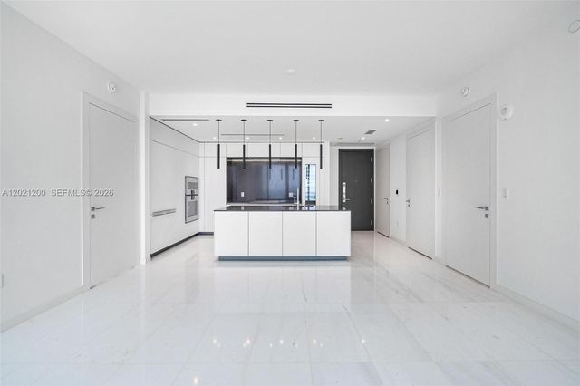 300 Biscayne Boulevard Way 2906W, Miami, FL 33131