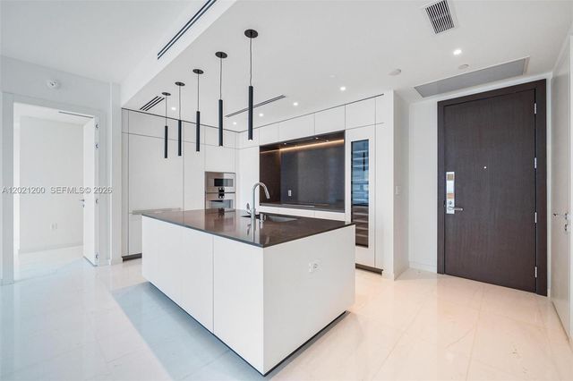 300 Biscayne Boulevard Way 2906W, Miami, FL 33131