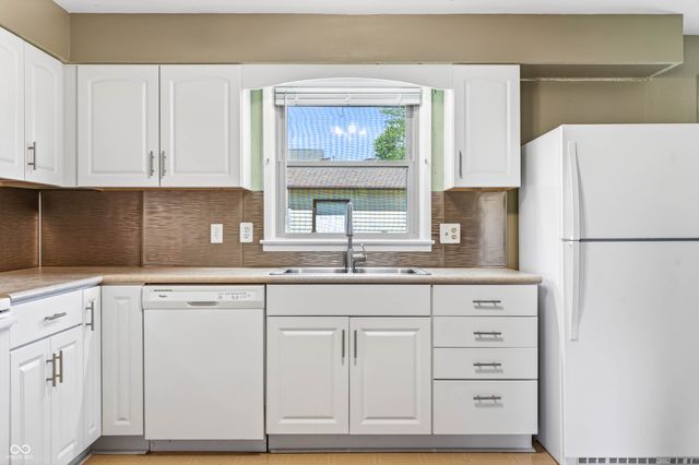 2240 Sims Drive, Columbus, IN 47203