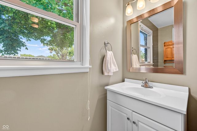 2240 Sims Drive, Columbus, IN 47203