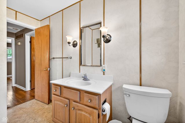 2240 Sims Drive, Columbus, IN 47203
