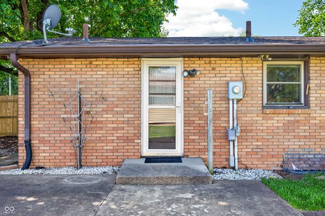 2240 Sims Drive, Columbus, IN 47203