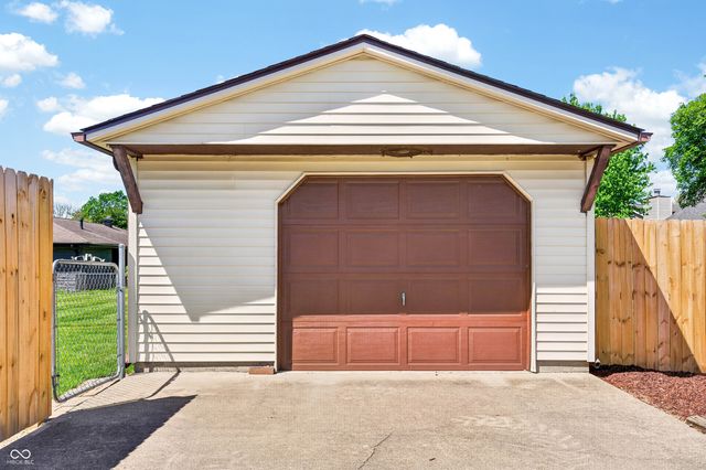 2240 Sims Drive, Columbus, IN 47203