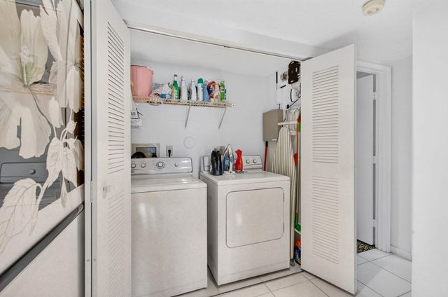 10247 N Circle Lake Drive 102, Boynton Beach, FL 33437
