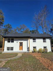 332 W Downing Court, Jonesboro, GA 30238