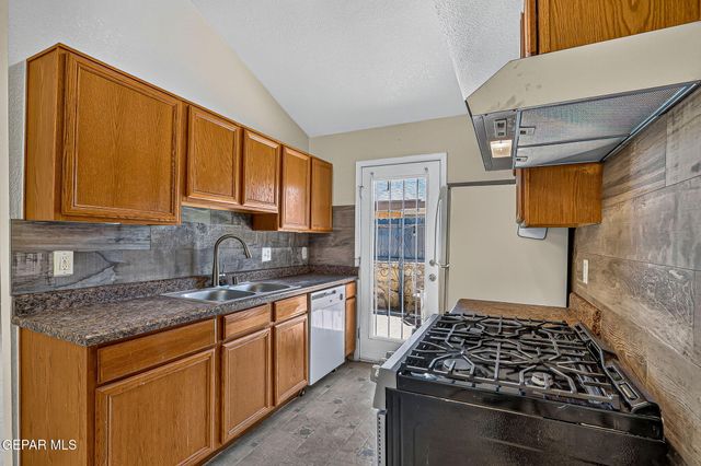 667 Danube Drive, Horizon City, TX 79928