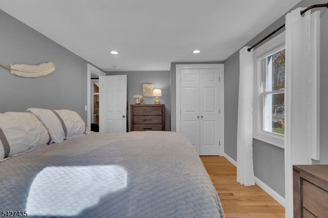 1 Pathfinder Trl, Jefferson Twp., NJ 07885