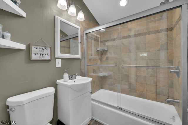 1 Pathfinder Trl, Jefferson Twp., NJ 07885