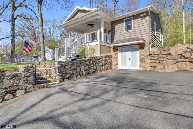 1 Pathfinder Trl, Jefferson Twp., NJ 07885