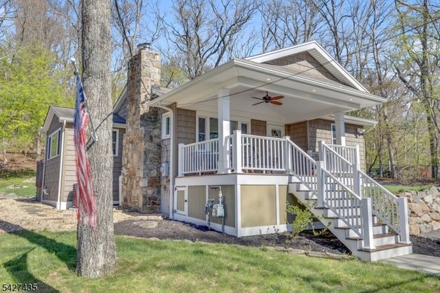1 Pathfinder Trl, Jefferson Twp., NJ 07885