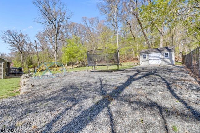 1 Pathfinder Trl, Jefferson Twp., NJ 07885