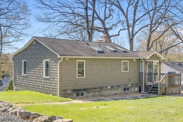 1 Pathfinder Trl, Jefferson Twp., NJ 07885