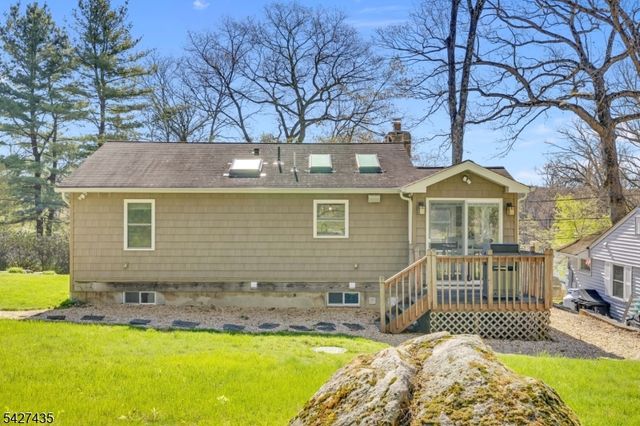 1 Pathfinder Trl, Jefferson Twp., NJ 07885
