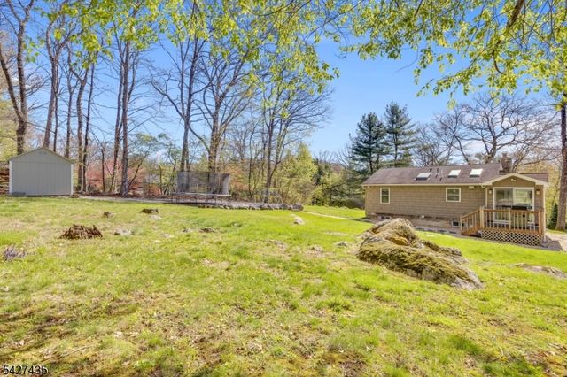 1 Pathfinder Trl, Jefferson Twp., NJ 07885