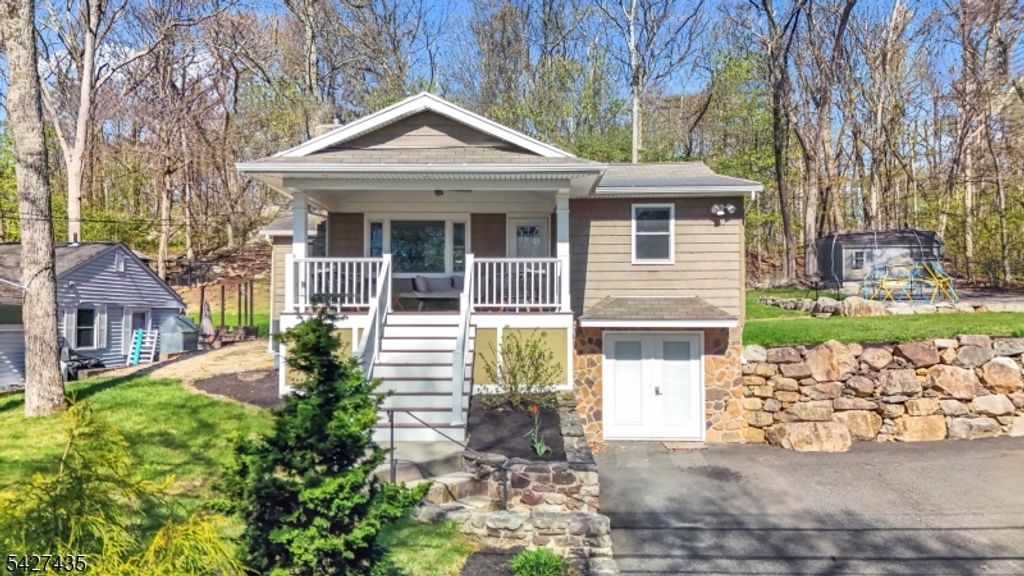 1 Pathfinder Trl, Jefferson Twp., NJ 07885