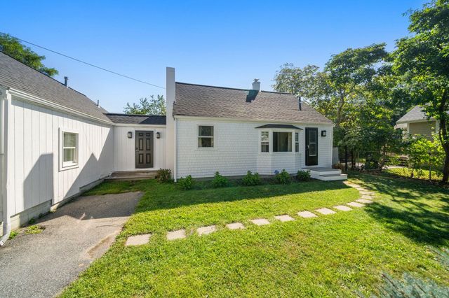 72 Grove Street, Hyannis, MA 02601