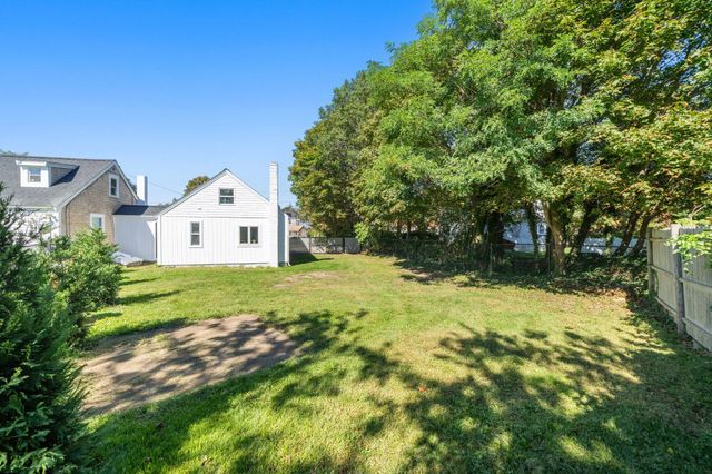 72 Grove Street, Hyannis, MA 02601