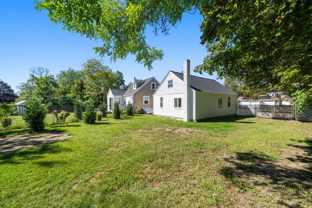 72 Grove Street, Hyannis, MA 02601