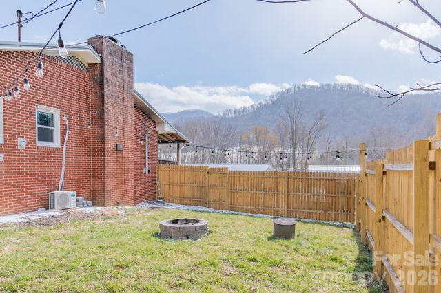 8573 Cruso Road, Canton, NC 28716