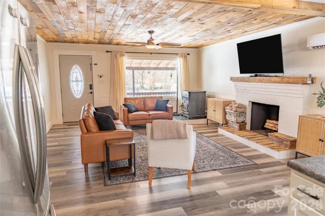 8573 Cruso Road, Canton, NC 28716