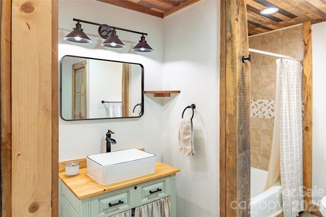 8573 Cruso Road, Canton, NC 28716