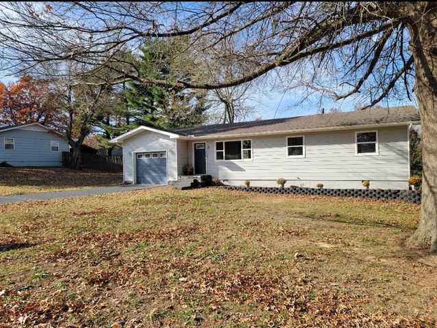 302 Highland Avenue, Monett, MO 65708