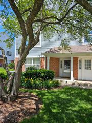250 Regal Court, Roselle, IL 60172