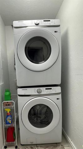 828 S TUTTLE AVENUE B, Sarasota, FL 34237