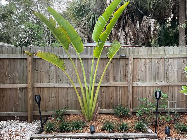 828 S TUTTLE AVENUE B, Sarasota, FL 34237