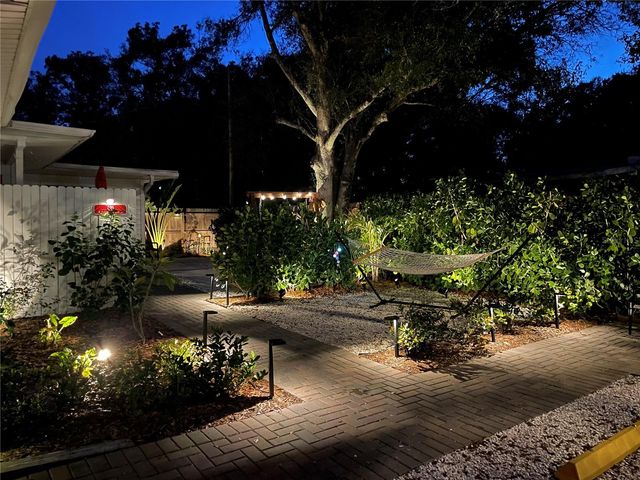 828 S TUTTLE AVENUE B, Sarasota, FL 34237