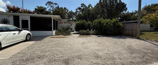 828 S TUTTLE AVENUE B, Sarasota, FL 34237