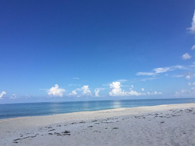 828 S TUTTLE AVENUE B, Sarasota, FL 34237