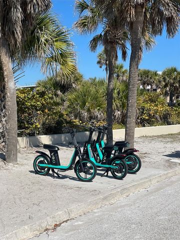 828 S TUTTLE AVENUE B, Sarasota, FL 34237