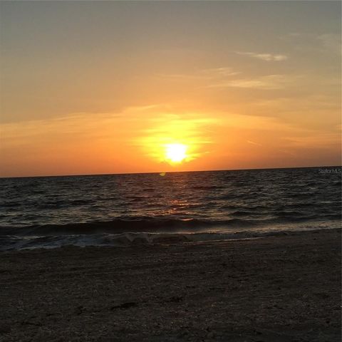 828 S TUTTLE AVENUE B, Sarasota, FL 34237