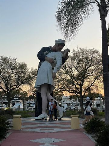 828 S TUTTLE AVENUE B, Sarasota, FL 34237