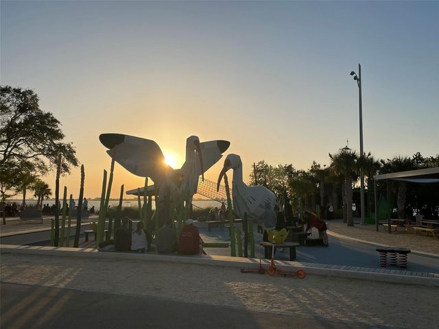 828 S TUTTLE AVENUE B, Sarasota, FL 34237