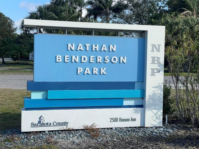 828 S TUTTLE AVENUE B, Sarasota, FL 34237