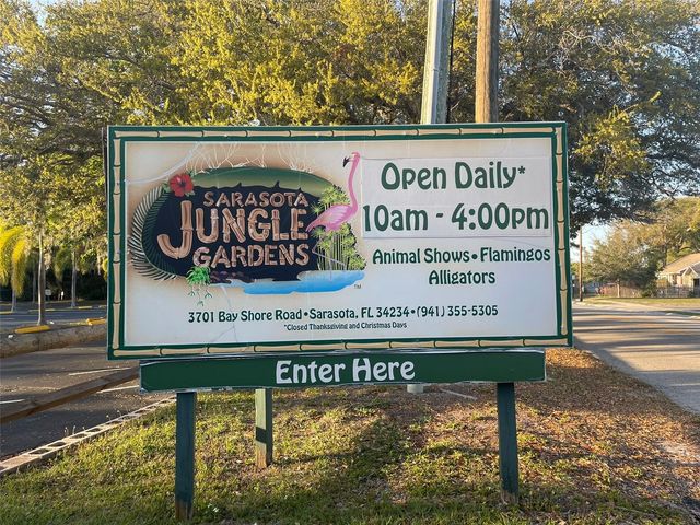 828 S TUTTLE AVENUE B, Sarasota, FL 34237