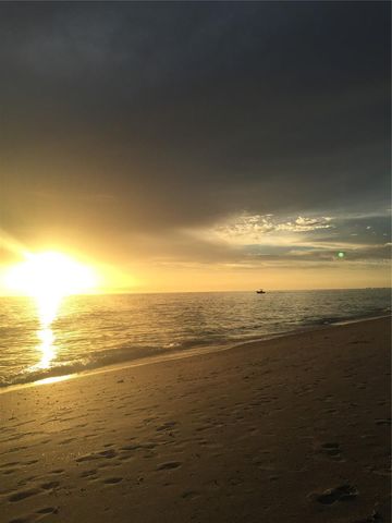 828 S TUTTLE AVENUE B, Sarasota, FL 34237