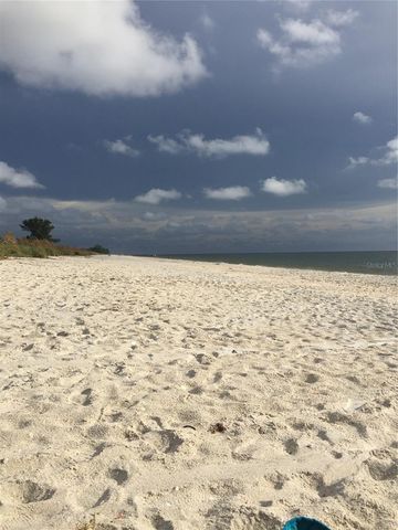 828 S TUTTLE AVENUE B, Sarasota, FL 34237