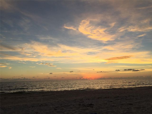 828 S TUTTLE AVENUE B, Sarasota, FL 34237