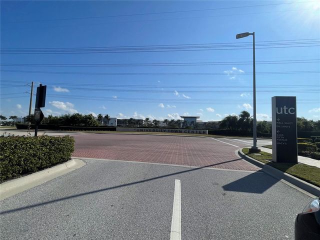 828 S TUTTLE AVENUE B, Sarasota, FL 34237