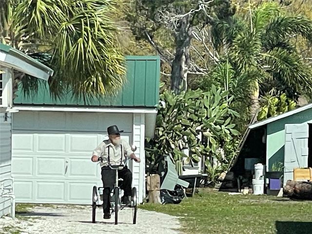 828 S TUTTLE AVENUE B, Sarasota, FL 34237